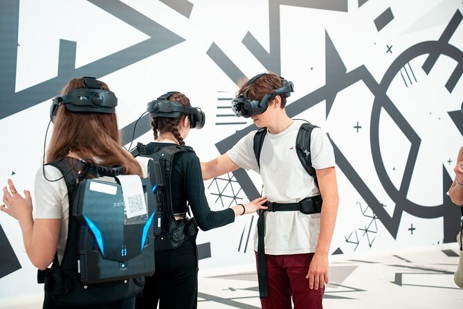 昨晚去观赏了《eternal Notre-Dame》，以 VR 的形式身临其境体验巴黎圣母院的历史